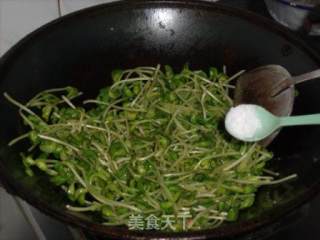 清炒黑豆芽的做法步骤：6