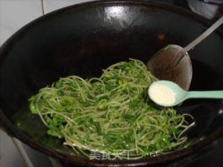 清炒黑豆芽的做法步骤：7
