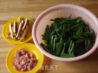 大蒜肉丝豆腐干的做法步骤：2