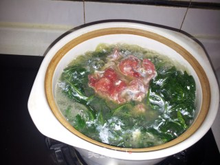 辣椒叶咸蛋瘦肉汤的做法步骤：5