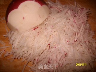 萝卜丝汆丸子的做法步骤：2
