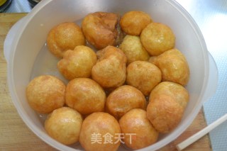 无肉也欢之【油面筋烧毛豆】的做法步骤：2