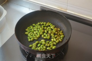 无肉也欢之【油面筋烧毛豆】的做法步骤：4