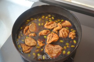 无肉也欢之【油面筋烧毛豆】的做法步骤：6