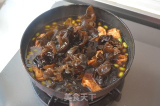 无肉也欢之【油面筋烧毛豆】的做法步骤：7