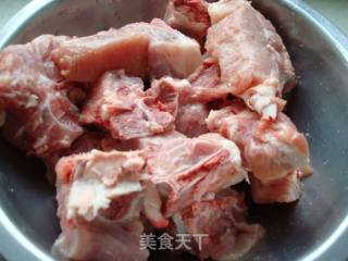 阿魏菇大骨汤的做法步骤：2