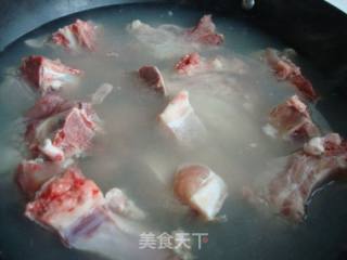 阿魏菇大骨汤的做法步骤：3