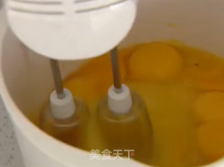 儿时的回忆-----不用烤箱不用油的大黄糕的做法步骤：1