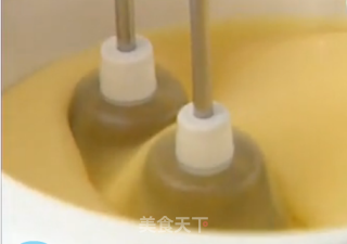 儿时的回忆-----不用烤箱不用油的大黄糕的做法步骤：2