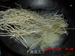 黄豆芽炖粉条【麻辣版】的做法步骤：3
