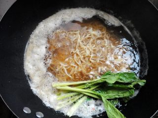 最最简单的家常面食-------青菜肉丝汤面的做法步骤：5