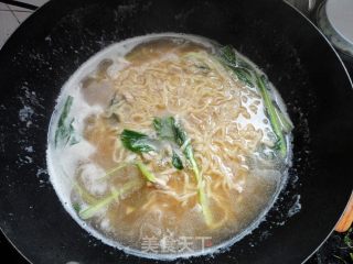 最最简单的家常面食-------青菜肉丝汤面的做法步骤：6