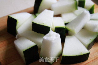 冬瓜薏米龙骨汤的做法步骤：2
