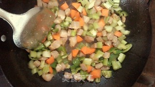 爆香肉丁的做法步骤：3