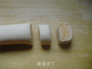 双色花卷的做法步骤：4