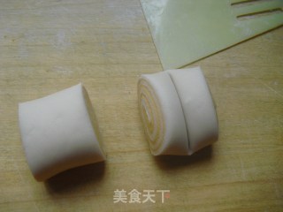 双色花卷的做法步骤：5