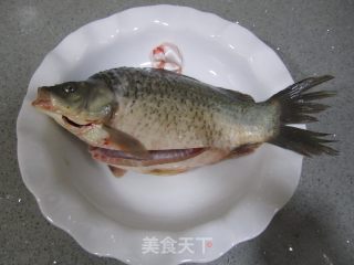 红烧江鲫的做法步骤：1