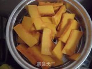 牛奶南瓜西米露的做法步骤：1