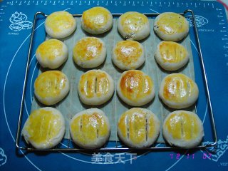 老婆饼的做法步骤：1