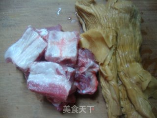 笋干烧排骨的做法步骤：1