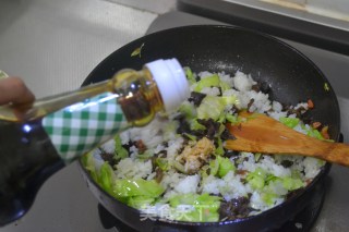 最爱猪油渣-【猪油渣酱油炒饭】的做法步骤：7