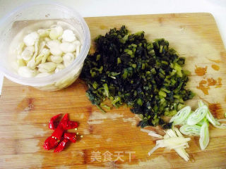 蚕豆肉末炒雪菜的做法步骤：2
