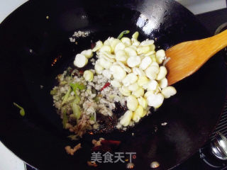 蚕豆肉末炒雪菜的做法步骤：4
