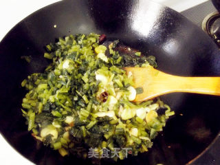 蚕豆肉末炒雪菜的做法步骤：7