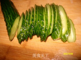 炝拌耳丝的做法步骤：1