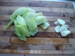 家常漂亮小菜——胡萝卜莴笋烧百合的做法步骤：3