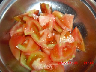 西红柿炒土豆的做法步骤：2