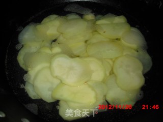 西红柿炒土豆的做法步骤：3