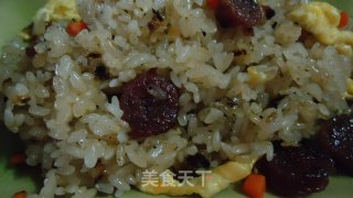 腊肠炒饭的做法步骤：4