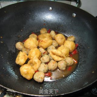 油豆腐炒鱼丸的做法步骤：8