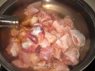 香菇豆泡炖鸡块的做法步骤：4