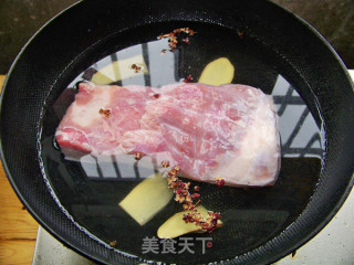 心蓝手制私房菜【香干回锅肉】——肉食动物不能错过的致命诱惑的做法步骤：1