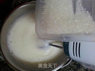 蓝莓戚风卷的做法步骤：8