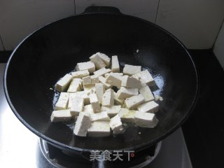 金针菇肉丸炖豆腐的做法步骤：2