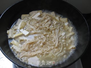 金针菇肉丸炖豆腐的做法步骤：4