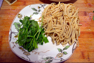 凉菜混搭之【金针菇拌豆皮】的做法步骤：2
