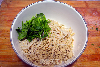 凉菜混搭之【金针菇拌豆皮】的做法步骤：5