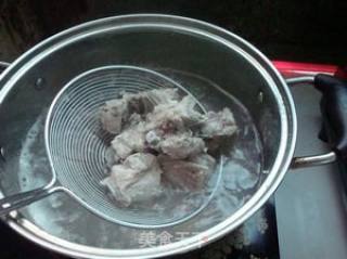 家常炖菜——排骨炖莲藕的做法步骤：2