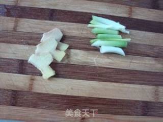家常炖菜——排骨炖莲藕的做法步骤：4