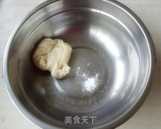 椒盐香葱花卷的做法步骤：3