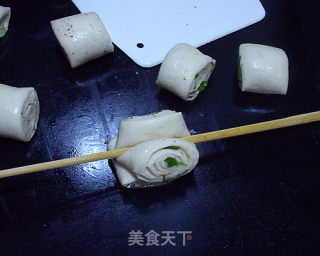 椒盐香葱花卷的做法步骤：10