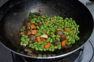 五花肉炒毛豆的做法步骤：5