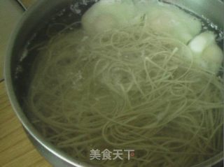 腊肉丝面条的做法步骤：6
