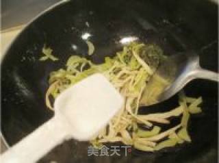 黄花菜鱼骨酸菜汤的做法步骤：4