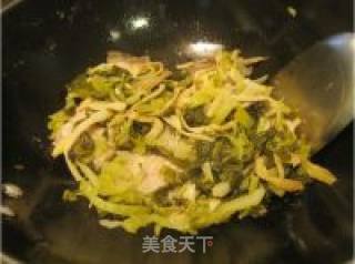黄花菜鱼骨酸菜汤的做法步骤：8
