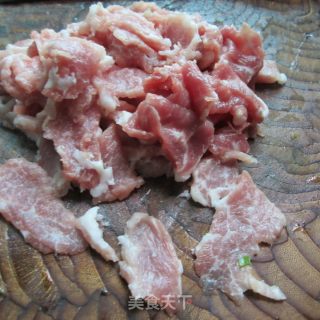 蚝油酸辣肉的做法步骤：1